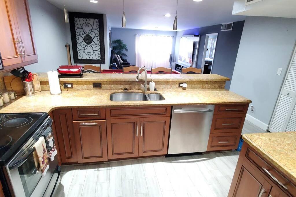 Fully Furnished, Beautiful, Spacious Two Bedroom Condo Lauderhill Luaran gambar