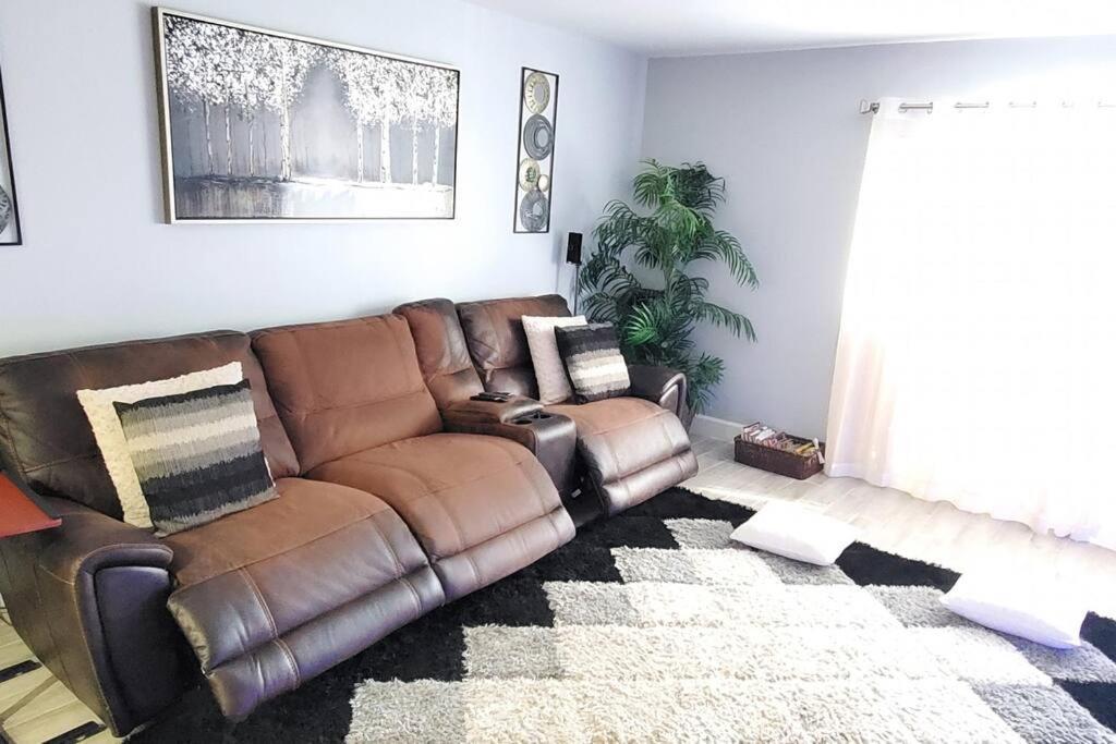 Fully Furnished, Beautiful, Spacious Two Bedroom Condo Lauderhill Luaran gambar